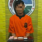 RS menunjukkan barang bukti usai diamankan Tim Opsnal Sat Resnarkoba Polres Padangsidimpuan