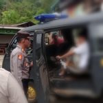 Kapolsek Sipirok, Iptu PM Siboro dan anggota, usai menjaring beberapa pelajar saat Operasi Kasih Sayang