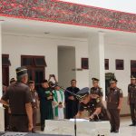 Kajati Sumut, Idianto, saat melantik Kajari Padangsidimpuan yang baru, Lambok Sidabutar