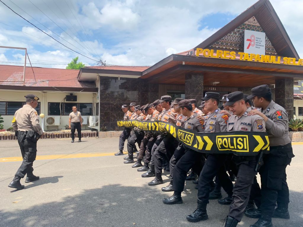 Hadapi Pemilu, Dalmas Polres Tapsel Latihan Gerakan dan Formasi