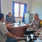 Bhabinkamtibmas Polsek Padang Bolak, Aiptu Pasomal Siregar, saat melakukan cooling system ke Bacaleg