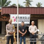 Personel Polsek Batang Toru saat kunjungan silaturahmi ke Panwas Kecamatan Muara Batang Toru