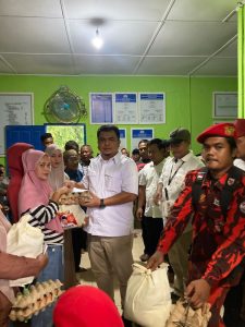 Rocky AP Gultom Salurkan Bantuan ke Korban Banjir di Batang Toru