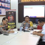 Kapolres Tapsel, AKBP Imam Zamroni, didampingi Waka Polres, Kompol Rahman Takdir Harahap, dan Kasat Resnarkoba, AKP Salomo Sagala, saat mengikuti arahan terkait pemberantasan narkoba dari Kapoldasu, Irjen Pol Agung Setya Imam Effendi, yang diwakili Direktur Reserse Narkoba, Kombes Pol Yemi Mendagi secara virtual zoom