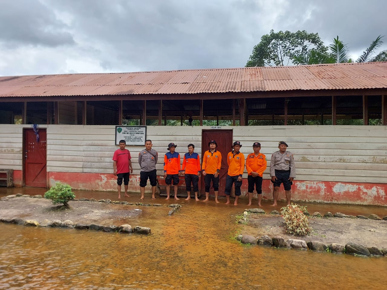 BPBD bersama Polres Tapsel tinjau banjir di Kelurahan Pardomuan, Kecamatan Angkola Selatan
