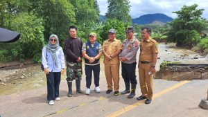 Pemkab Tapsel dan Kapolsek Batang Toru Tinjau Jalan yang Terputus