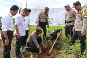 Semangat Penghijauan, Polres Tapsel Kembali Tanam 100 Bibit Pohon