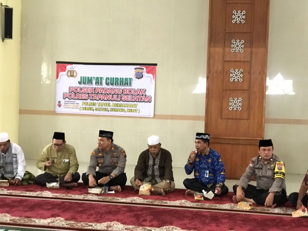 Jumat Curhat, Kapolsek Padang Bolak Tampung Keluhan Warga Terkait Pencurian Sawit