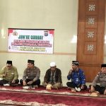 Kapolsek Padang Bolak, AKP Zulfikar, saat menggelar Jumat Curhat di Masjid Raya Gunung Tua