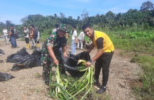 Polsek Batang Toru dan Babinsa Kebersihan di Sungai Aek Ngadol bersama PT AR