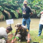 Kasatpol PP Padangsidimpuan, Zulkifli Lubis, dan FKBPPPN saat menggelar aksi penanaman Pohon se-Nusantara