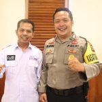 Plh Kasi Humas Polres Tapsel, Brigadir Erlangga Gautama Nasution (kanan), dan Ketua SMSI Tapsel, Julpan Tambunan