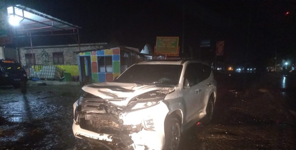 Adu Kuat dengan Minibus, Pesepeda Motor di Paluta Tewas