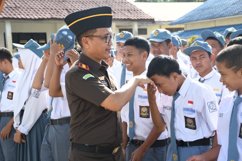 Terdidik Keras, Siswa SMK Negeri 2 Padangsidimpuan Melunak di Tangan Lambok MJ Sidabutar
