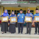 Plh Sekda Padangsidimpuan, Rahuddin, serahkan penghargaan dari Kemenpan RB