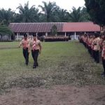 Dandim 0212/TS, Letkol Inf Amrizal Nasution, diwakili Kasdim, Mayor Inf Alex Donald Surbakti, saat melakukan pengecekan peserta Perkemahan Pramuka Saka Wira Kartika Kodim 0212/TS