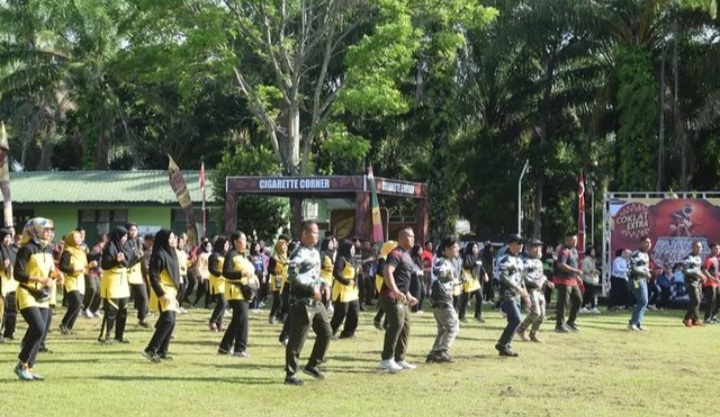 Pelaksanaan senam bersama sebelum pelepasan even Motocross jelajah Alam bertajuk Rajawali Adventure sambut HUT ke-59 Yonif 123/RW