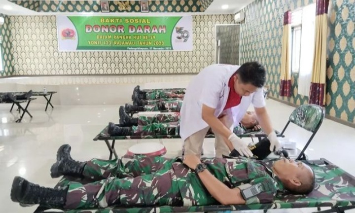 Kegiatan Bakti Sosial donor darah dalam rangka memperingati HUT Yonif 123/RW ke-59