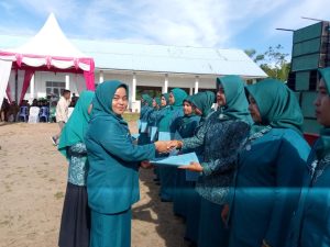 Eli Mahrani Lantik TP-PKK Se Muara Batang Gadis: Melangkah Bersama, Hadapi Tantangan Kesejahteraan