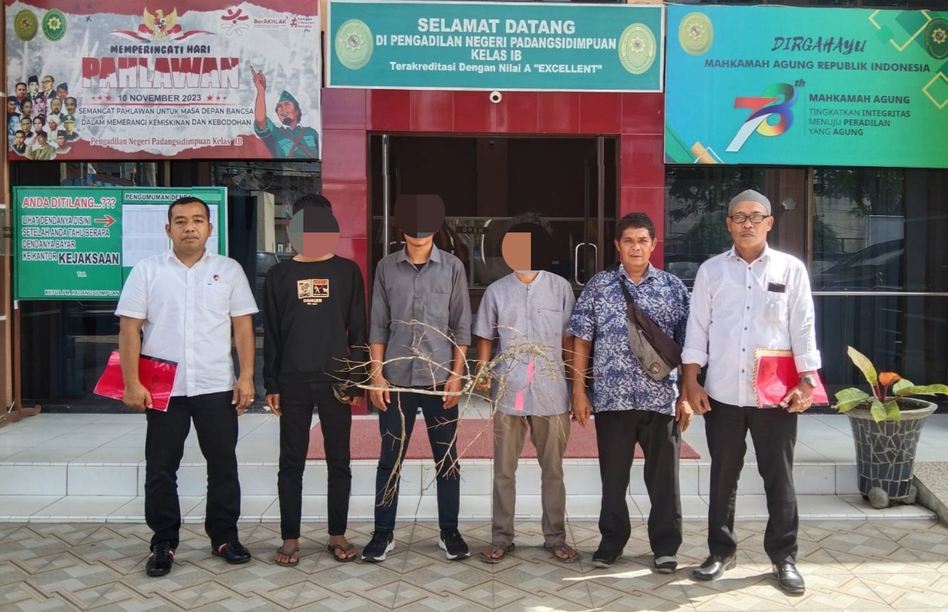 Kanit Reskrim Polsek Sipirok, Ipda Ahmad Juli Nasution, saat menghadiri sidang Tipiring terhadap 3 orang terdakwa yang sempat viral di Tiktok