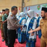 Kasat Binmas Polres Tapsel, AKP Daulat MZ Harahap, saat menghadiri pengukuhan Pengurus BKMT Kecamatan se-Kabupaten Tapsel