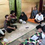 Kajari Padangsidimpuan, Dr Lambok MJ Sidabutar, saat menggelar penyuluhan hukum gratis door to door bersama Kadis Kesehatan, Balyan Siregar, Kadis Sosial, Jupri Nasution, Camat Padangsidimpuan Selatan, M To'ib Simanjuntak, dan lainnya
