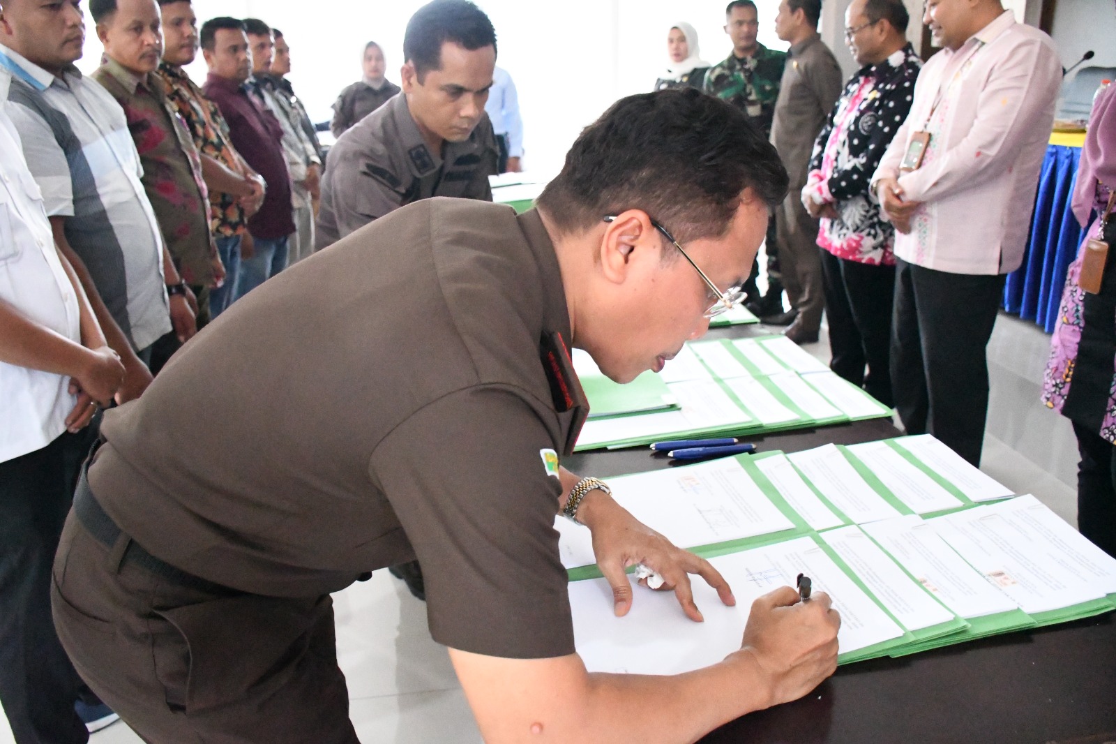 Kajari Padangsidimpuan, Dr Lambok MJ Sidabutar, teken MoU dengan 42 Kepala Desa terkait pengelolaan dana desa