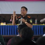 Kajari Padangsidimpuan, Dr Lambok MJ Sidabutar, saat sosialisasikan anti korupsi ke 42 Kepala Desa