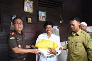 Salurkan Sembako dan Penyuluhan Hukum, Warga Salut ke Kajari Padangsidimpuan