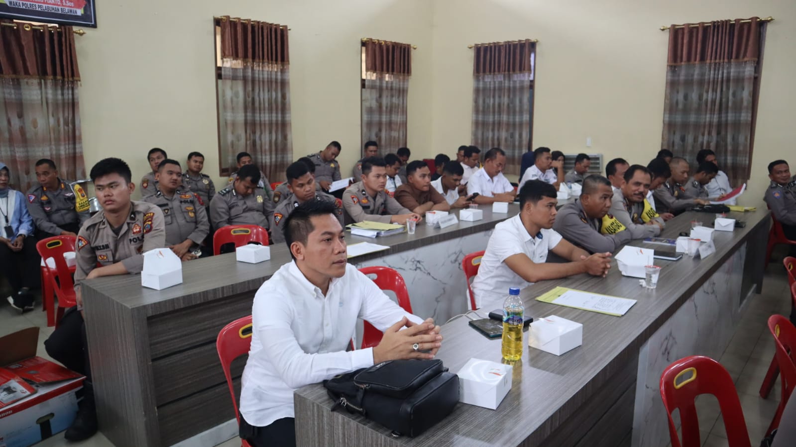 Kasat Reskrim Polres Tapsel, AKP Rudi Saputra, saat mengikuti Supervisi OMB tahapan kampanye di Polres Pelabuhan Belawan