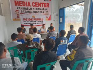Polsek Batang Angkola, Panwas, dan PPK Gelar Pojok Pemilu