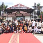 Bupati Tapsel, Dolly Pasaribu, bersama Kapolres, AKBP Imam Zamroni, dan lainnya usai terima rekor Muri dalam Festival Kopi Sipirok dan Pameran UMKM tahun 2023