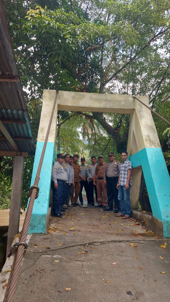 Polsek Batang Angkola Tinjau Jembatan Aek Sijorni