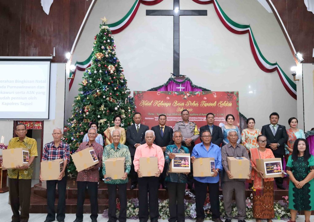 Perayaan Natal Keluarga Besar Polres Tapsel “Bertabur” Kasih