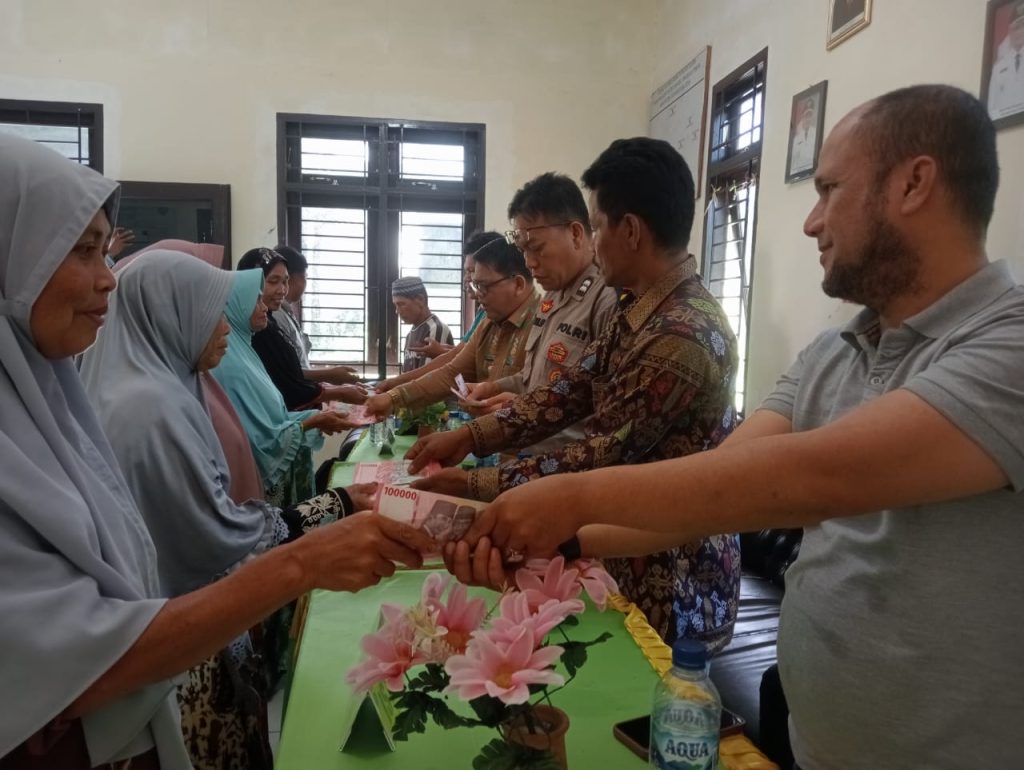 Monitoring Penyaluran BLT, Polsek Sipirok Pesankan Pemilu Damai