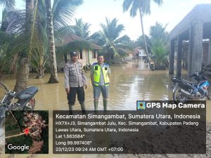 Kapolsubsektor Simangambat Monitor Banjir di Sungai Rodang