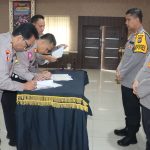 Kapolres Tapsel, AKBP Imam Zamroni, saat menyaksikan penekenan Pakta Integritas DIPA RKA-KL TA 2024 bagi segenap jajarannya