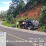 Kedua unit kenderaan usai tabrakan di Desa Pargarutan, Kecamatan Angkola Timur, Kabupaten Tapsel
