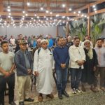 Jurkam TKD AMIN Sumut, Rahudman Harahap, dan Ketua DPD Partai Nasdem Kota Padangsidimpuan, Roby Agusman Harahap, berfoto bersama TKD dan Relawan AMIN di Kafe Five & Co usai rapat dan silaturahmi