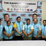 Ketua TKD Prabowo-Gibran 2024 "Bersama Indonesia Maju" Kabupaten Tapsel, Abdul Basith Dalimunthe, foto bersama dengan para Pimpinan Parpol dan Relawan pendukung pasangan Capres serta Cawapres nomor urut 2 itu sebelum Nobar debat di Posko Jalan Natoras Suangkupon, No.10, Kota Padangsidimpuan