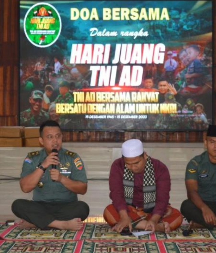 Dandim 0212/Tapsel, Letkol Inf Amrizal Nasution, diwakili Kasdim, Mayor Inf Alex Donald Surbakti, saat doa bersama