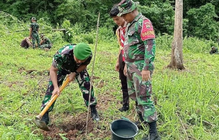 Danyonif 123/RW, Letkol Inf Emick Chandra Nasution, melakukan Karya Bakti berupa tanam Pohon dalam rangka Hari Juang TNI AD