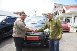 Bupati Tapsel Serahkan Bantuan 5 Unit Kenderaan Mobil Dinas Kepada Ormas Islam