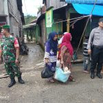 Personel Polsek SD Hole menggelar Patroli rutin di Pasar Simangambat pasca libur Nataru