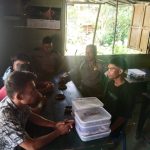 Personel Polsek SD Hole saat sambang dan tatap muka sekaligus memberikan pesan anti narkoba ke para pemuda