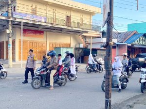 Mirip Jenderal Hoegeng, Intip Aksi Nyata AKBP Dudung Turun Langsung ke Jalan Atur Lalu Lintas