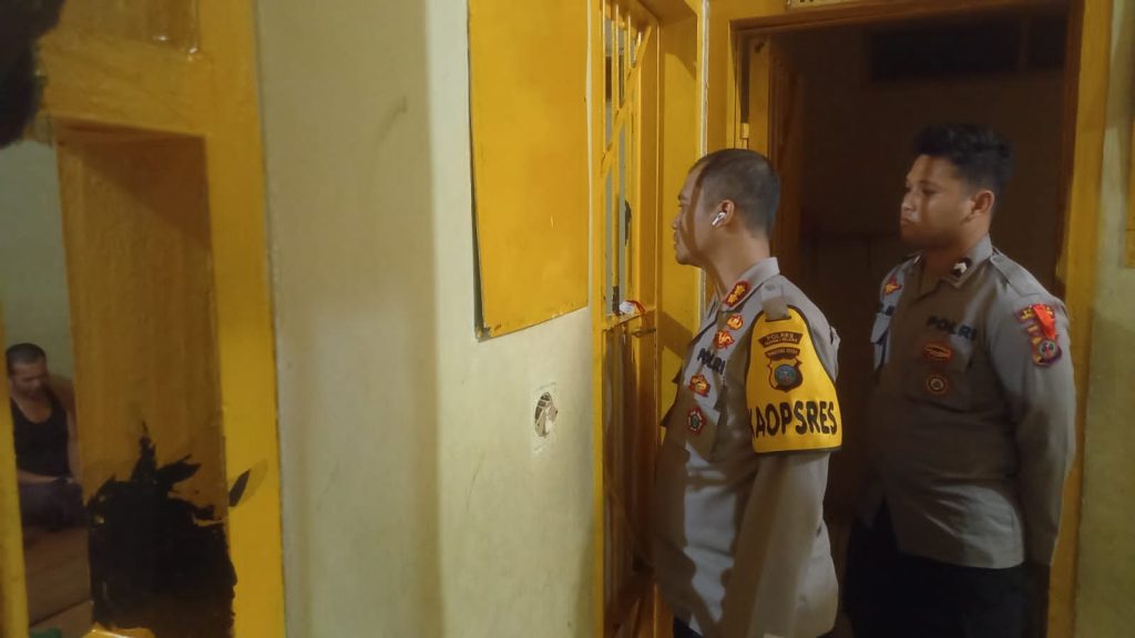 Dini Hari, AKBP Yasir Ahmadi Masih Sempatkan Dialog dengan Tahanan   