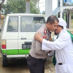 Kapolres Tapsel, AKBP Yasir Ahmadi, langsung memeluk Ulama sekaligus Pimpinan Pondok Pesantren Al Yusufiyah, Ustad Ridwan Amiril Sholeh, saat berkunjung di Pondoknya