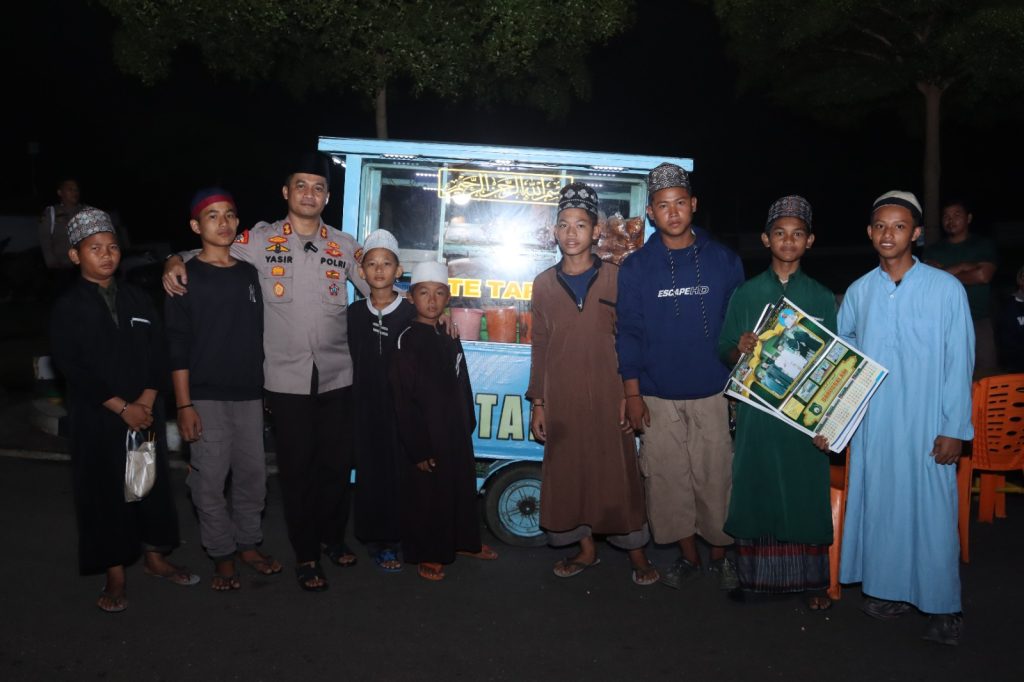 Borong Sate di Masjid Agung, Cara AKBP Yasir Promosikan UMKM Tapsel