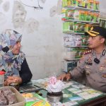 Kapolres Tapsel, AKBP Yasir Ahmadi, berbincang dengan pengusaha guna memberi jaminan rasa kenyamanan dalam menjalankan usahanya